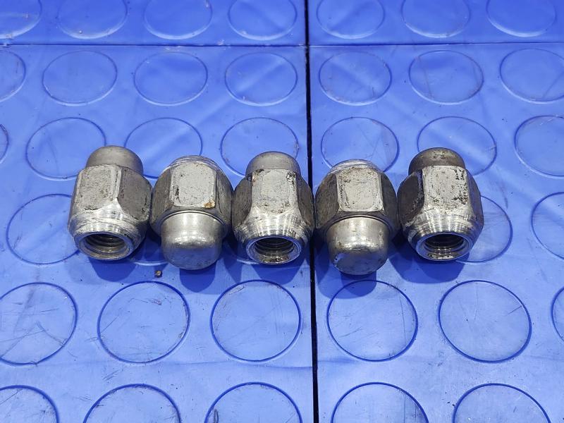 2011 Kia Sorento Lug Nuts