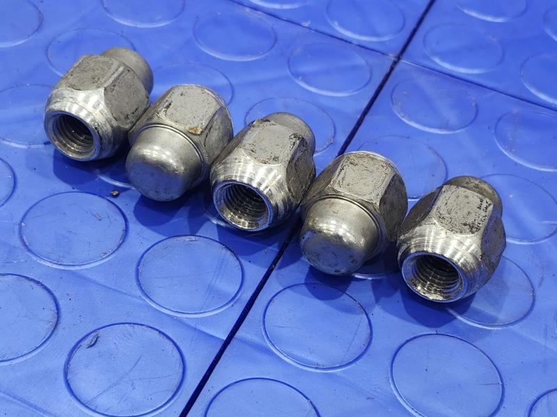 2011 Kia Sorento Lug Nuts