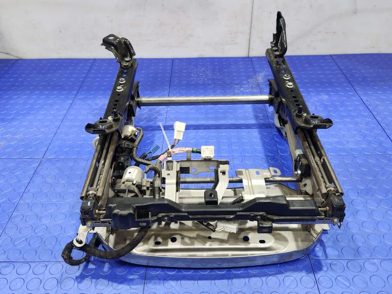 2013 Toyota Prius Seat Track