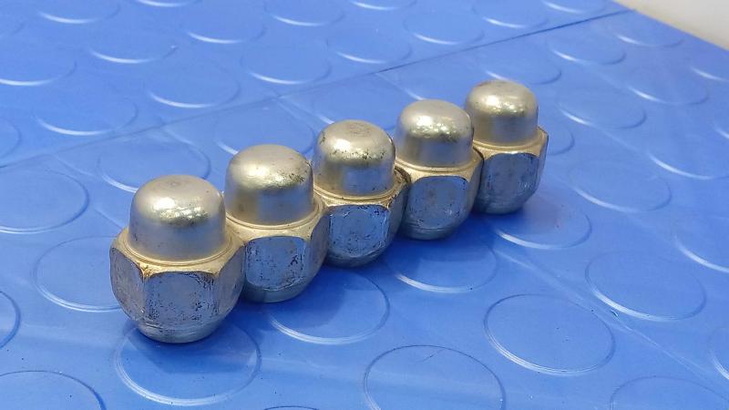 2017 Kia Sorento Lug Nuts