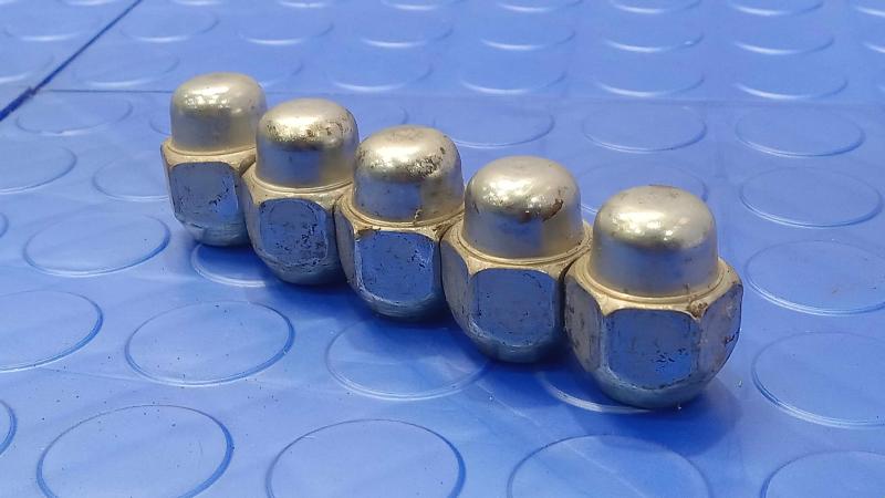 2017 Kia Sorento Lug Nuts