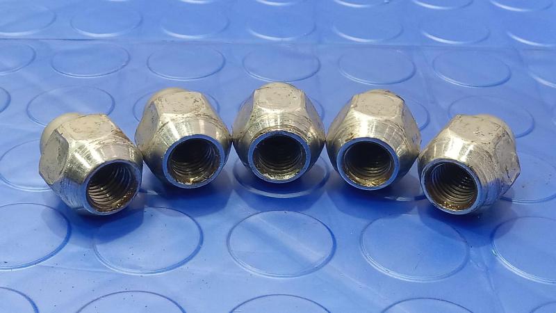 2017 Kia Sorento Lug Nuts