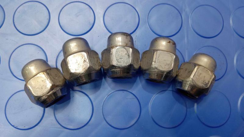 2017 Kia Sorento Lug Nuts