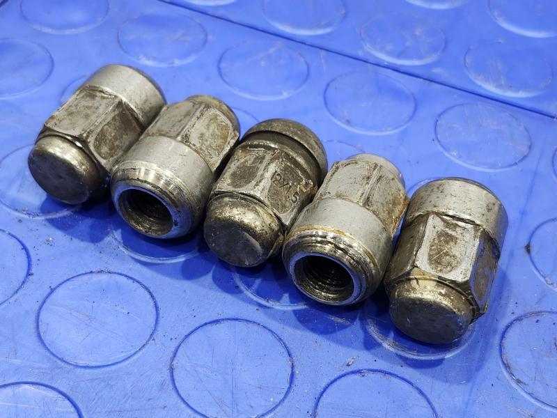 2013 Honda CR-V Lug Nuts