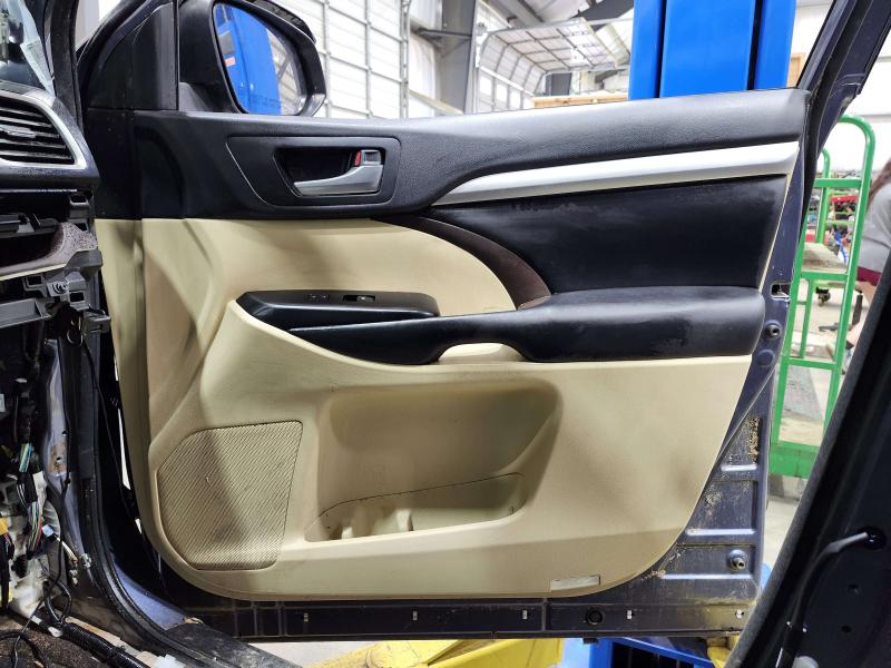 2018 Toyota Highlander Front Door Trim Panel