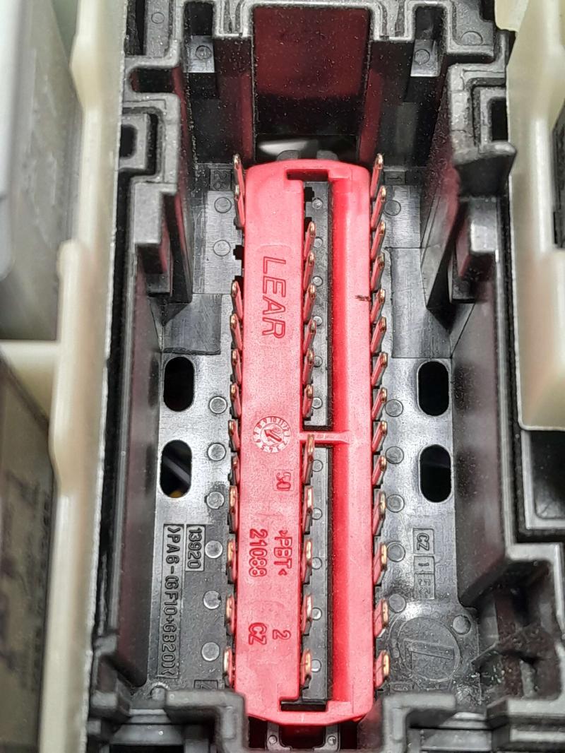 2019 Ford Escape 1.5L Engine Fuse Box Relay Junction Block OEM KJ5Z14290NKA