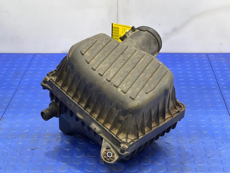 2018-2022 GMC Terrain Engine Air Cleaner Box Assembly Genuine OEM 84640369