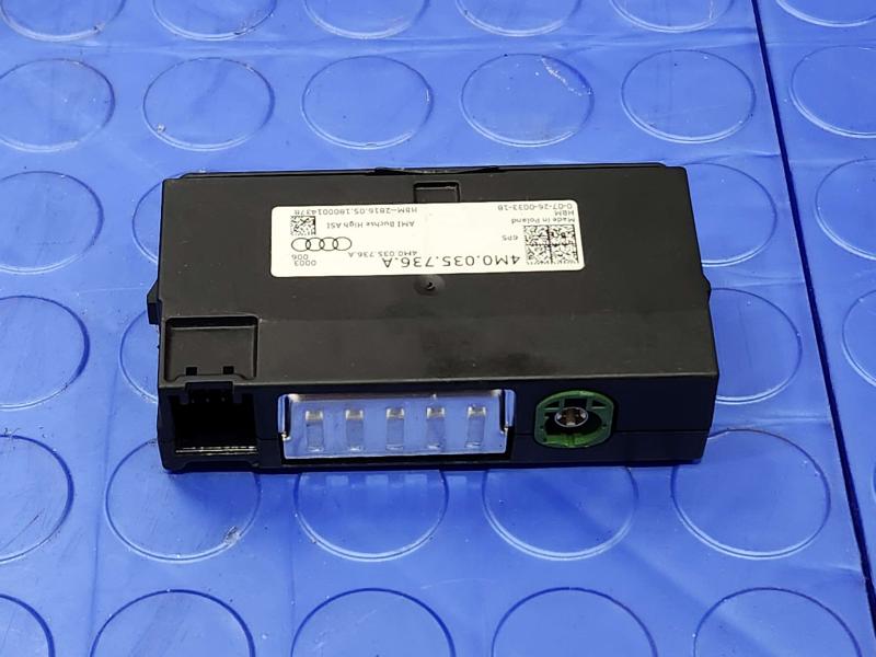 2017-2019 Audi Q7 OEM USB Aux Interface Assembly Genuine Part 4M0035736A