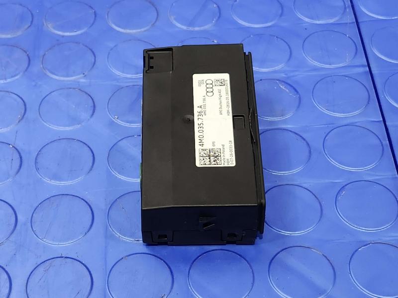 2017-2019 Audi Q7 OEM USB Aux Interface Assembly Genuine Part 4M0035736A