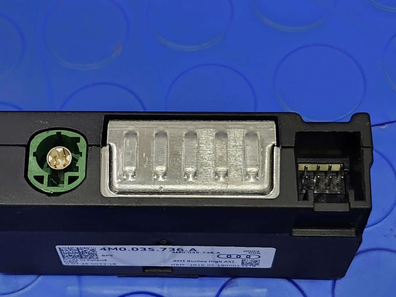 2017-2019 Audi Q7 OEM USB Aux Interface Assembly Genuine Part 4M0035736A