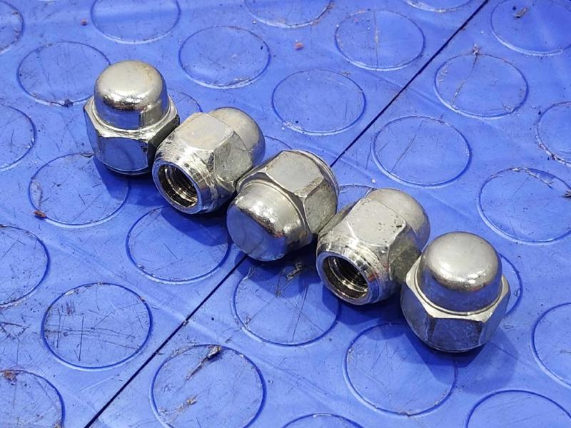 2021 Nissan Sentra Lug Nuts