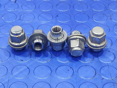 2016 Toyota Prius Lug Nuts