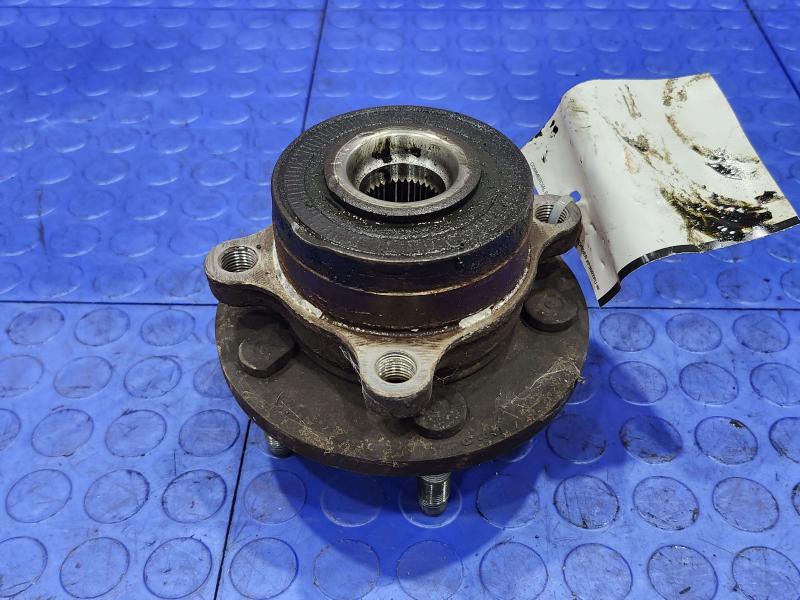 2014 Ford Explorer Hub