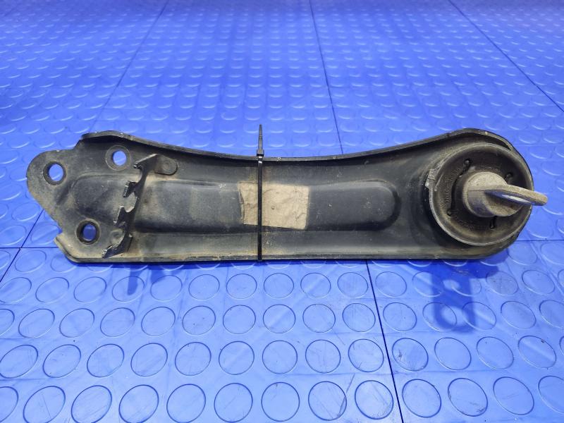 2017 Chrysler 200 Lower Control Arm Rr
