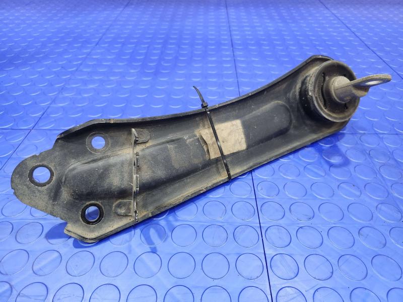 2017 Chrysler 200 Lower Control Arm Rr