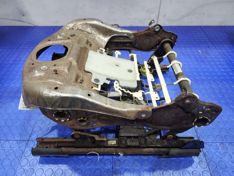 2017 Chrysler 200 Seat Track