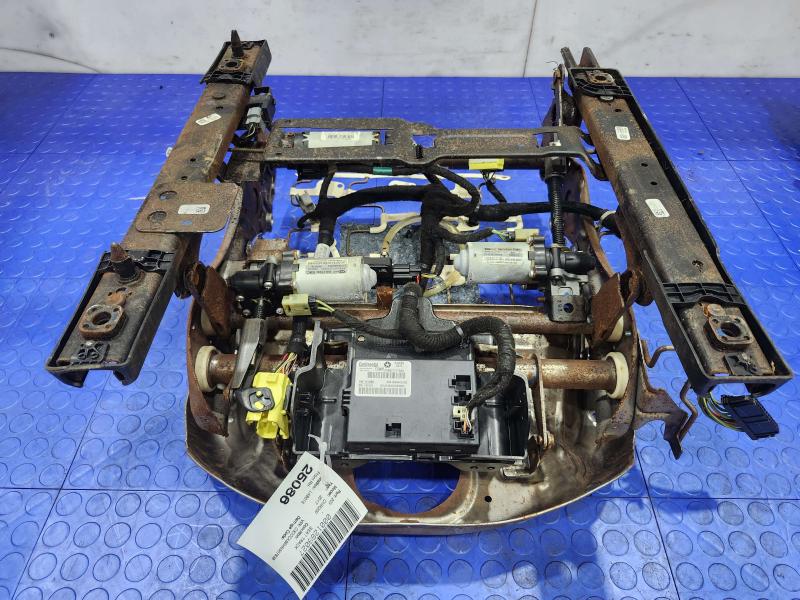 2017 Chrysler 200 Seat Track