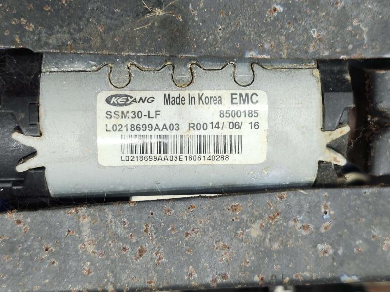 2017 Chrysler 200 Seat Track