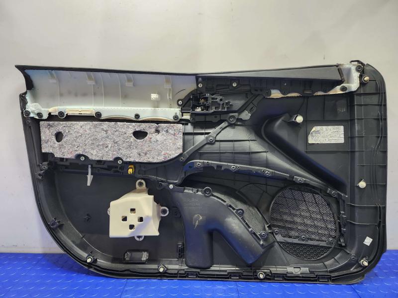 2019 Toyota Camry Front Door Trim Panel