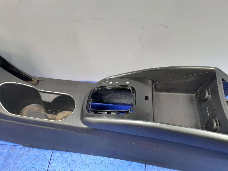 2013 Kia Forte Front Console