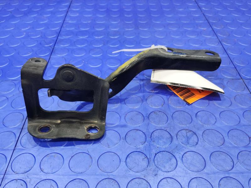 2010 Toyota Prius Hood Hinge