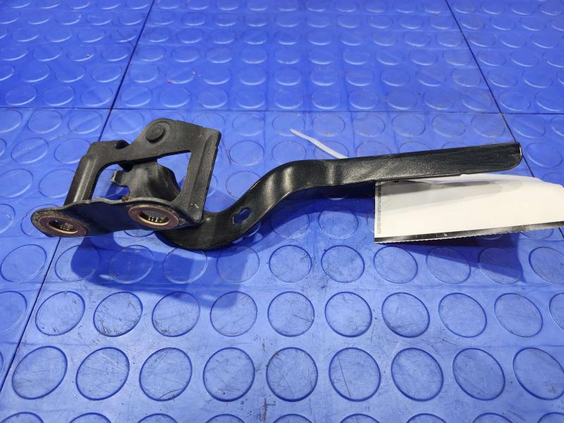 2010 Toyota Prius Hood Hinge