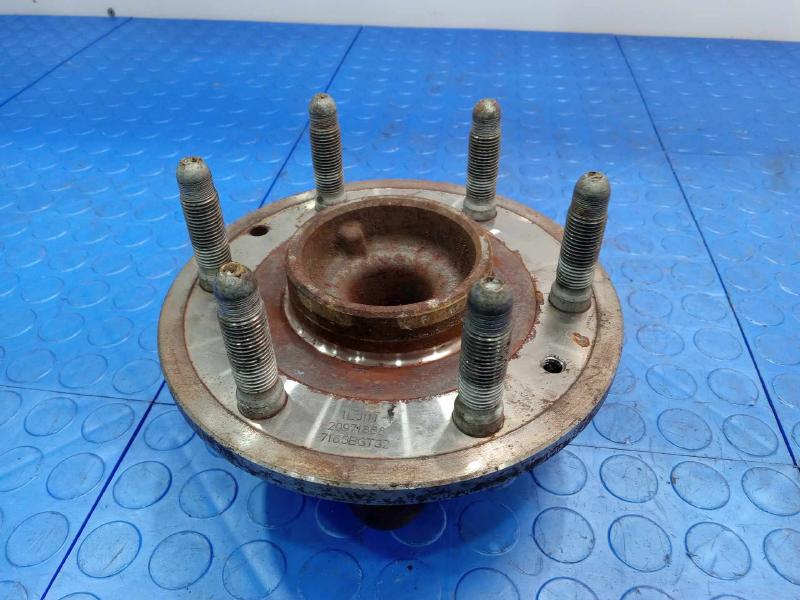 2014 Chevrolet Silverado 1500 Hub