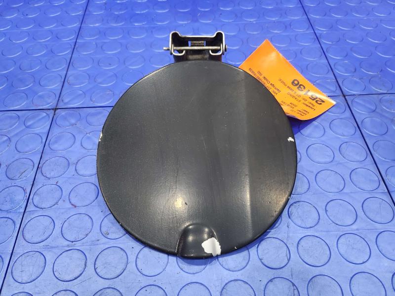 2006 Ford Mustang Fuel Tank Door