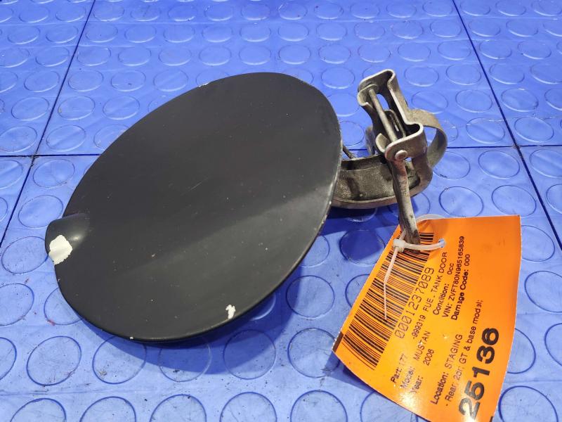 2006 Ford Mustang Fuel Tank Door