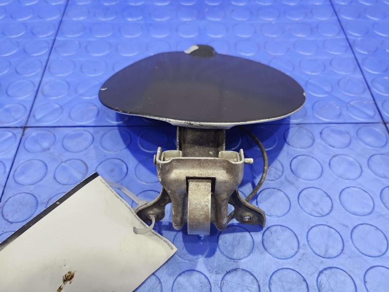 2006 Ford Mustang Fuel Tank Door