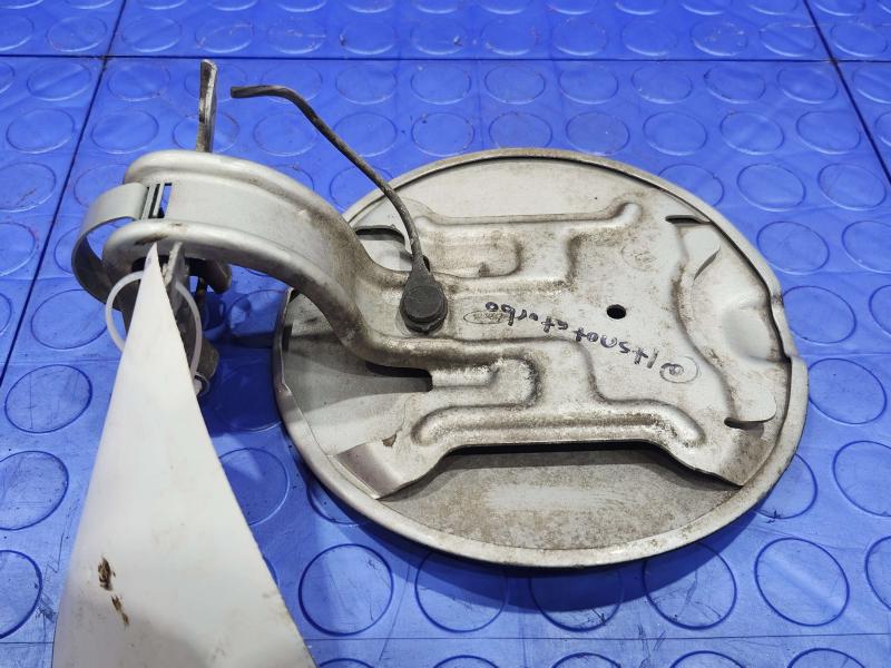 2006 Ford Mustang Fuel Tank Door
