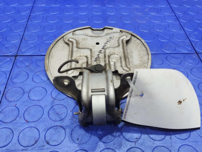 2006 Ford Mustang Fuel Tank Door