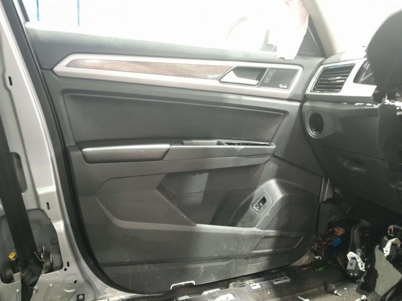 2018 Volkswagen Atlas Front Door Trim Panel