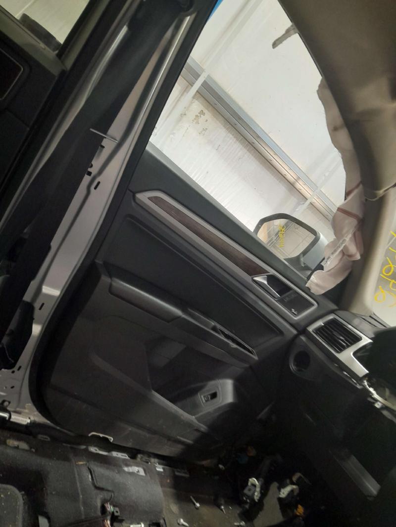 2018 Volkswagen Atlas Front Door Trim Panel