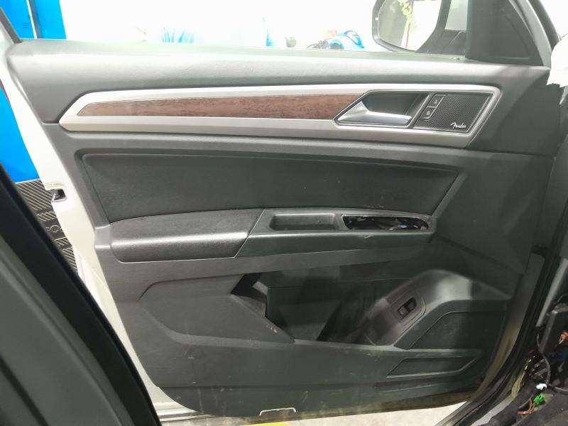 2018 Volkswagen Atlas Front Door Trim Panel