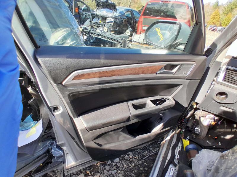 2018 Volkswagen Atlas Front Door Trim Panel
