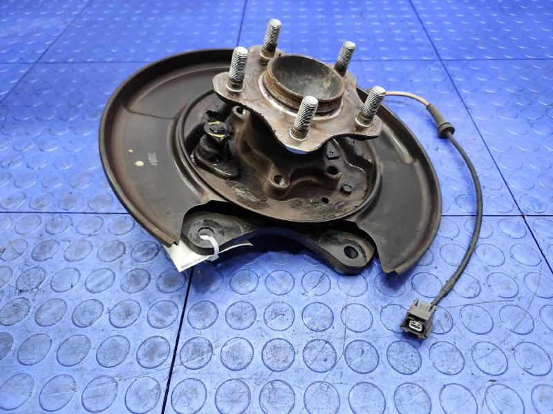 2015 Nissan Leaf Hub