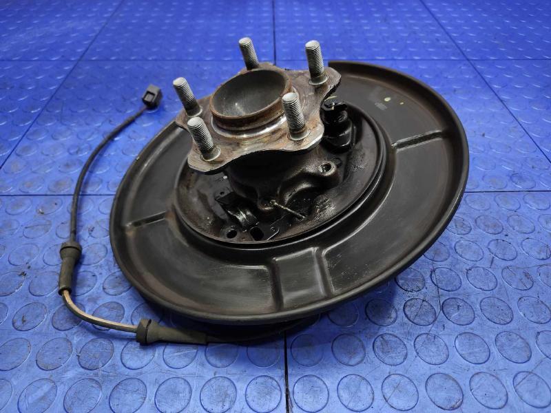 2015 Nissan Leaf Hub