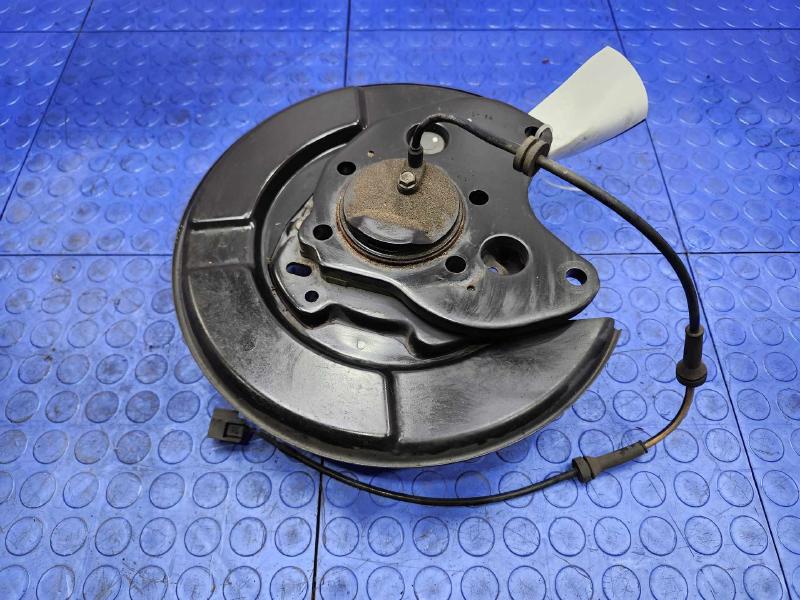 2015 Nissan Leaf Hub