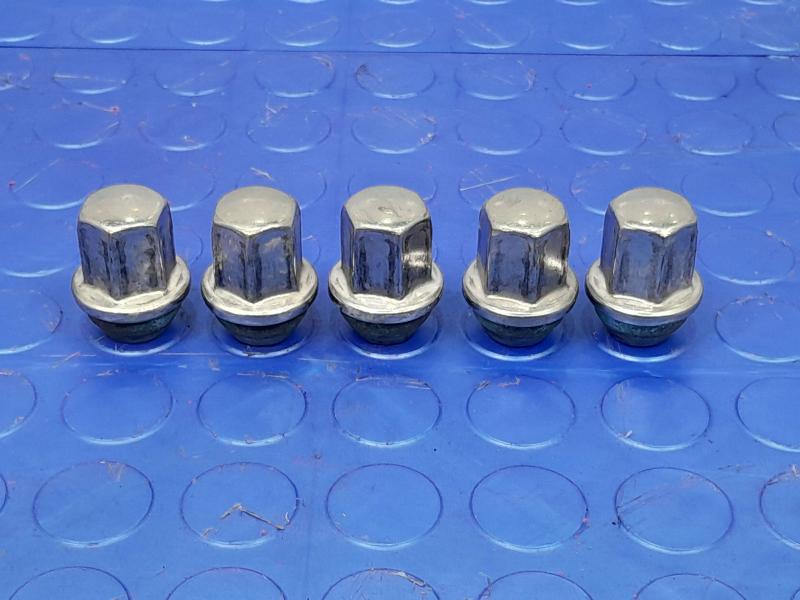 2018 Chevrolet Malibu Lug Nuts