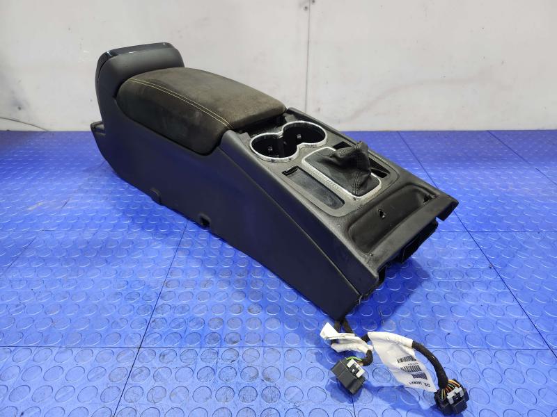 2011 Maserati Quattroporte Front Console