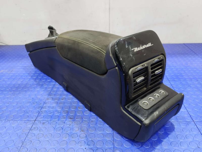 2011 Maserati Quattroporte Front Console