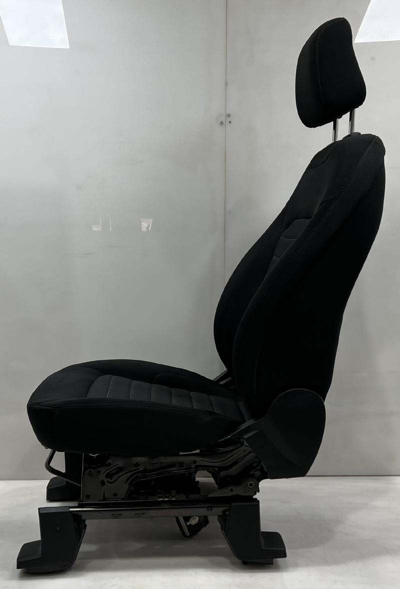 2020 Ford Edge Front Seat