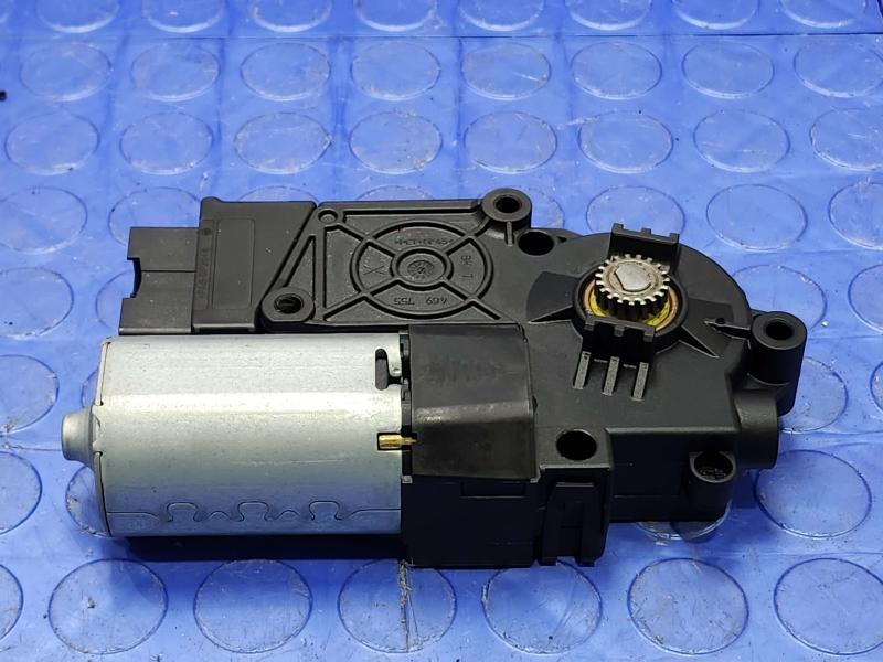 2017-2019 Jaguar XE XF Sunroof Motor Module Assembly Genuine OEM JX7353508AA