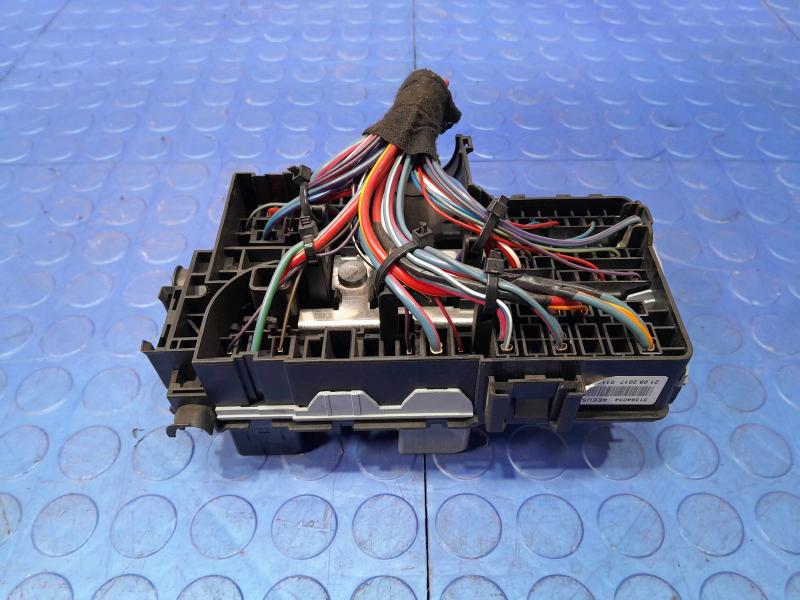 2018 Volvo S90 Cabin Fuse Box