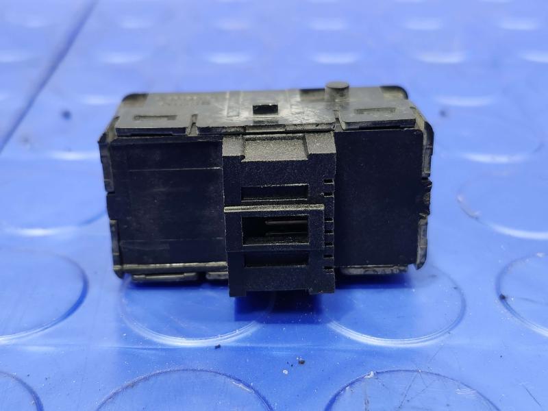 2011 Infiniti QX56 Door Switch Front