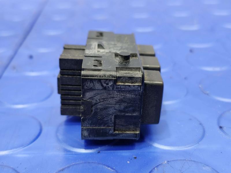 2011 Infiniti QX56 Door Switch Front