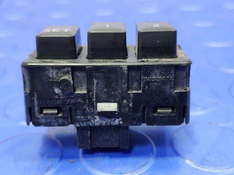2011 Infiniti QX56 Door Switch Front