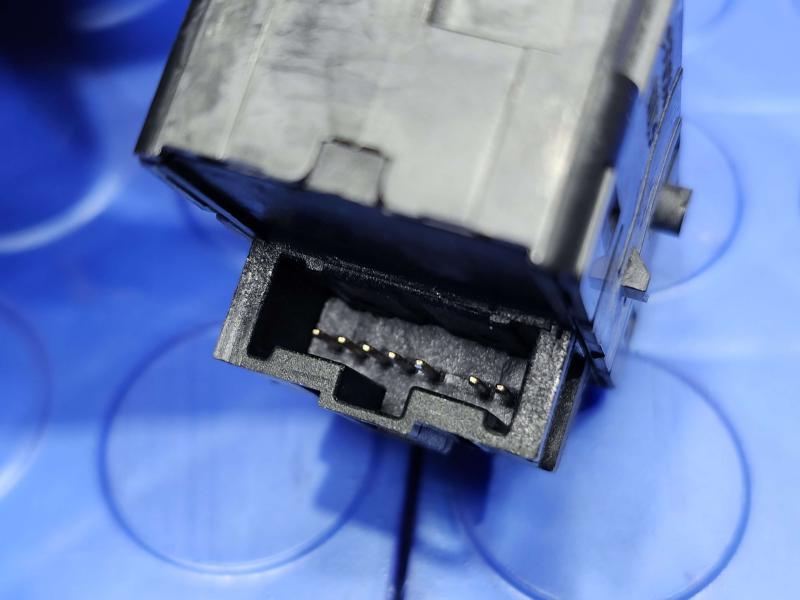 2011 Infiniti QX56 Door Switch Front