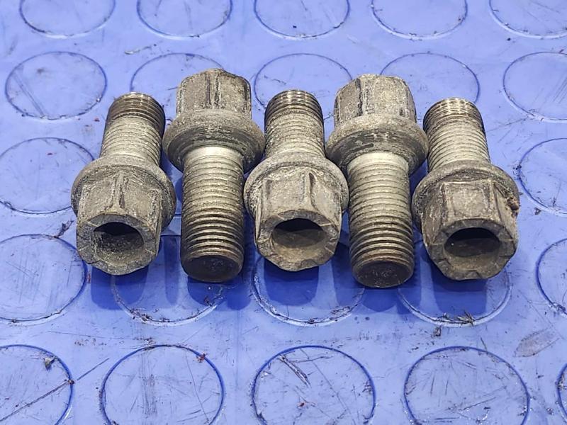 2015 Volkswagen Golf Lug Nuts